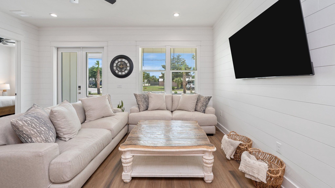 Photo of Livingroom in Clipper Cove