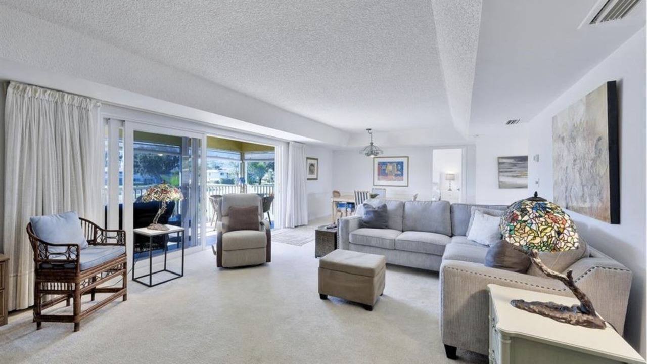 Photo of Livingroom in East Naples