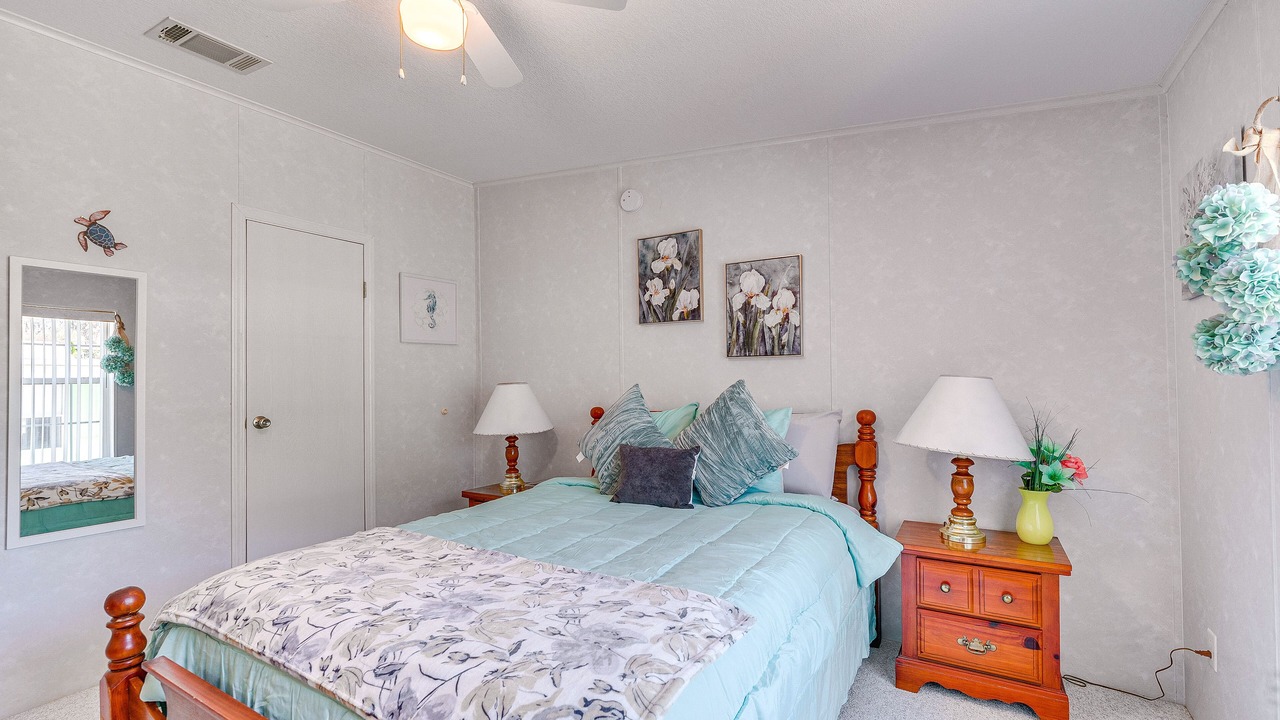 Photo of Bedroom in Weeki Wachee Gardens
