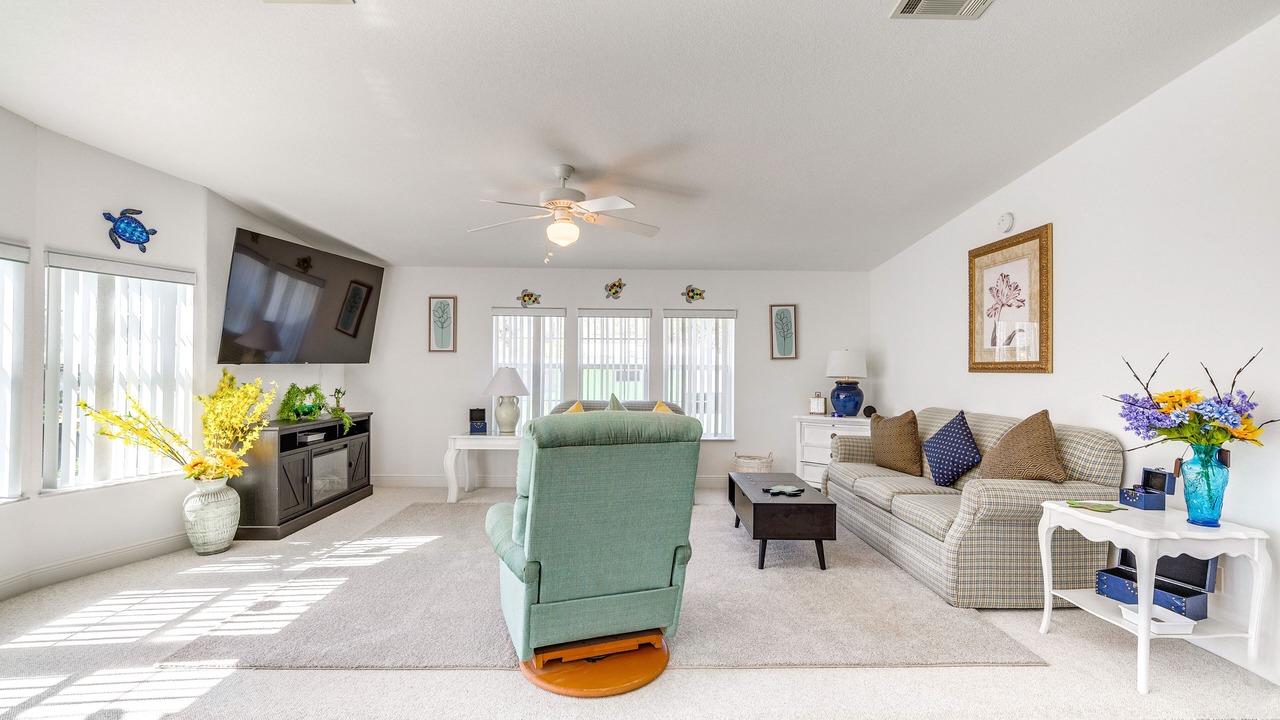 Photo of Livingroom in Weeki Wachee Gardens