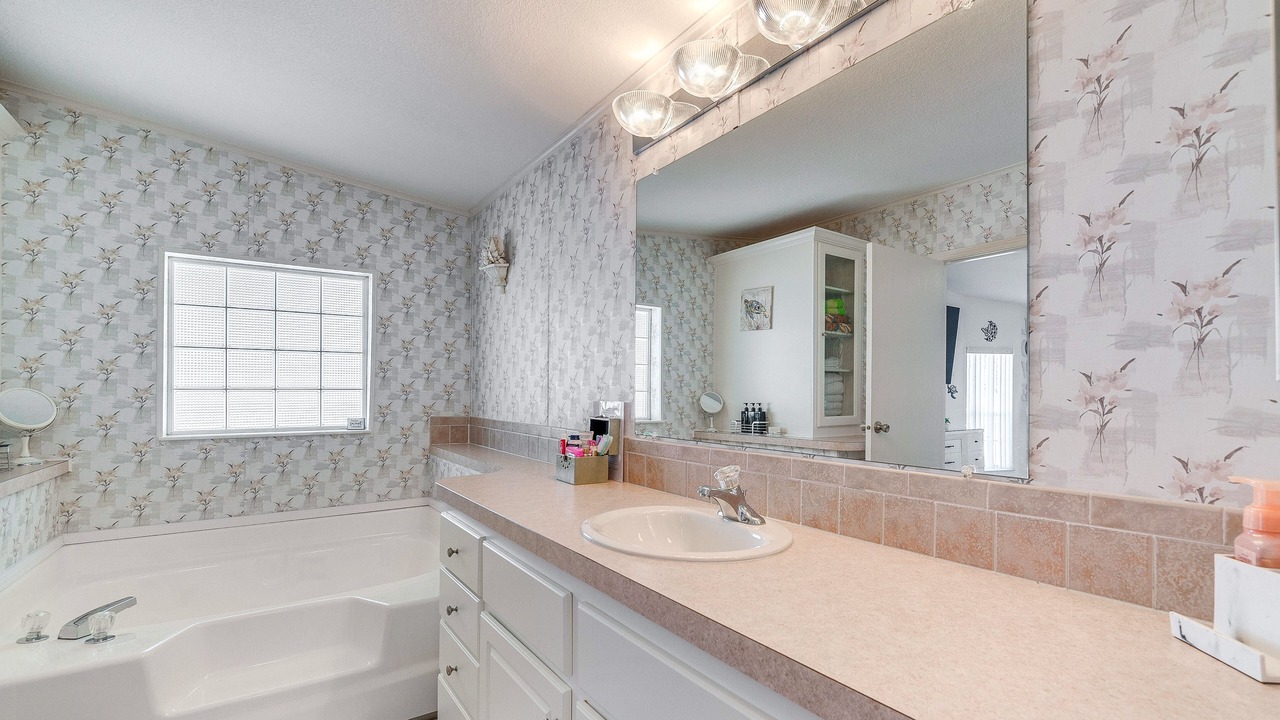 Photo of Bathroom in Weeki Wachee Gardens