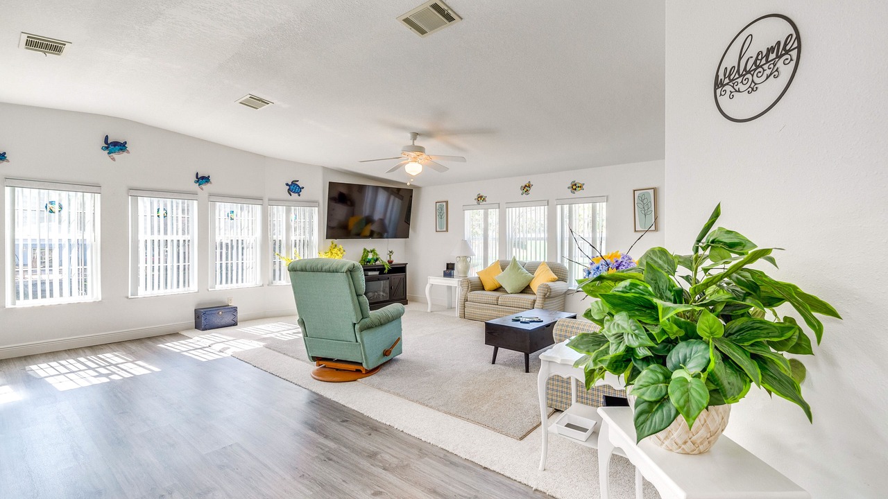 Photo of Livingroom in Weeki Wachee Gardens