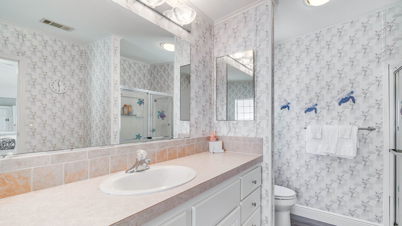 Photo of Bathroom in Weeki Wachee Gardens