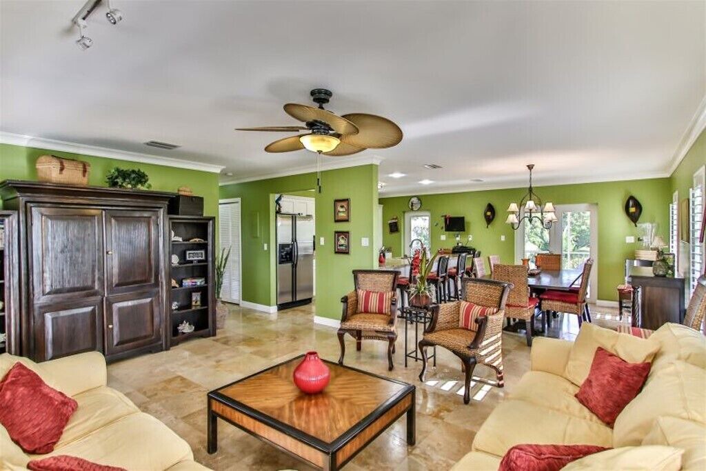 Photo of Livingroom in Marathon