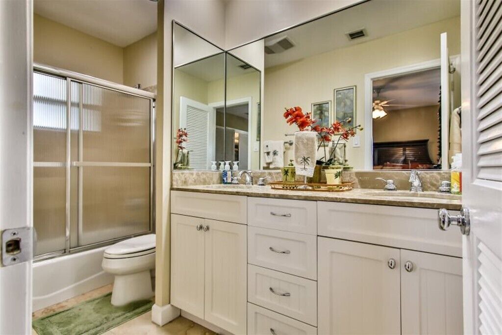 Photo of Bathroom in Marathon