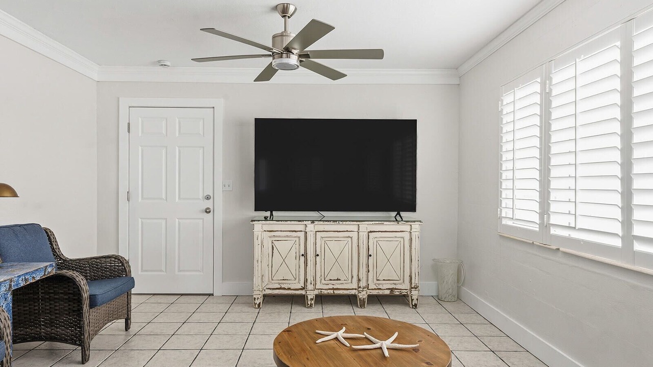 Photo of Livingroom in Englewood South