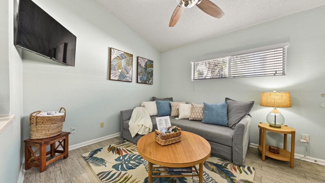 Photo of Livingroom in Jacksonville Beach