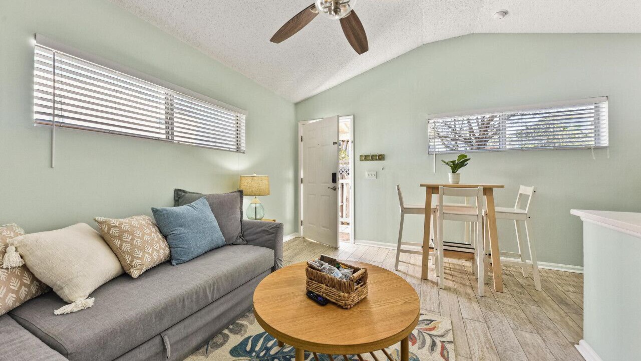 Photo of Livingroom in Jacksonville Beach