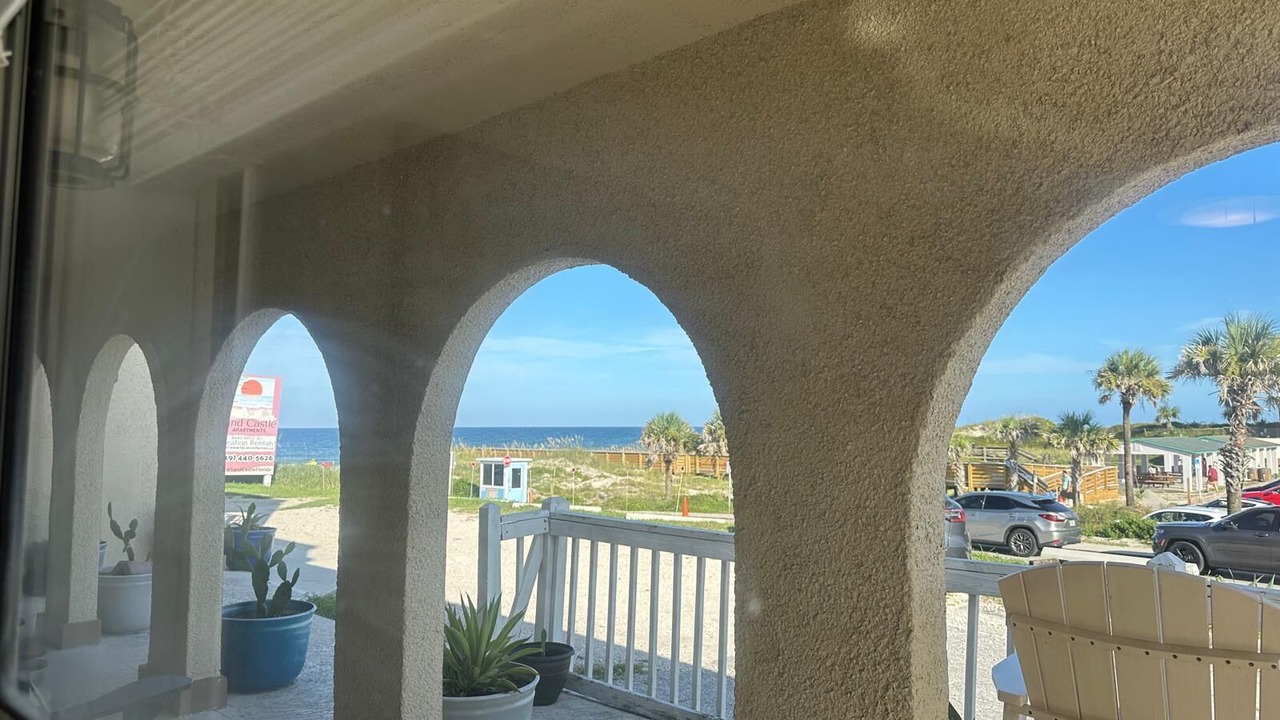 Photo of Patio Balcony in Crescent Beach