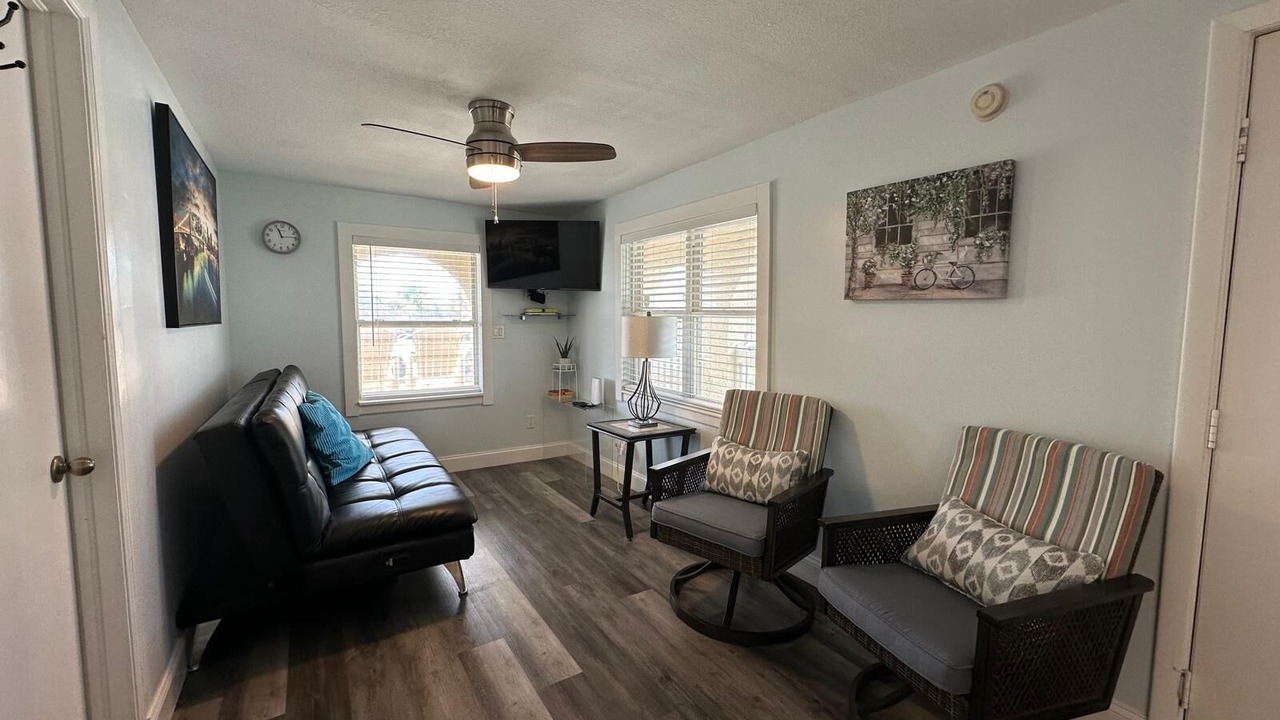 Photo of Livingroom in Crescent Beach