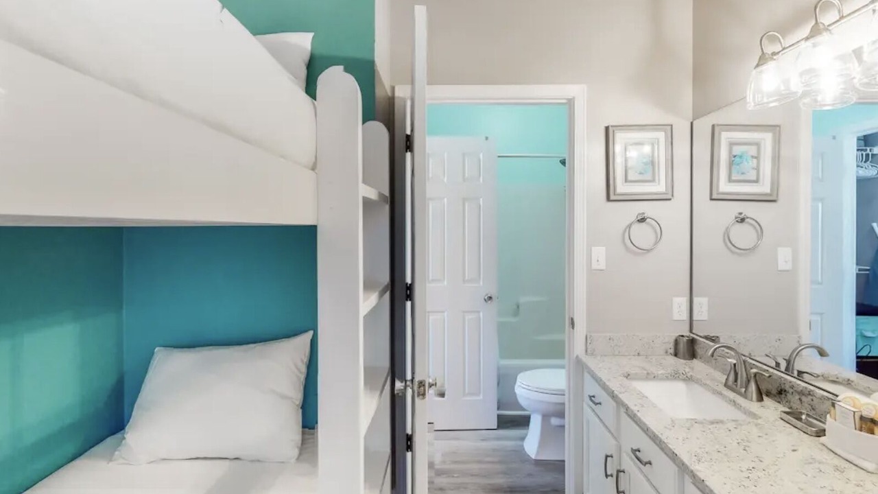 Photo of Bathroom in Holiday Isle