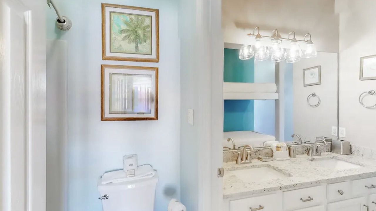 Photo of Bathroom in Holiday Isle