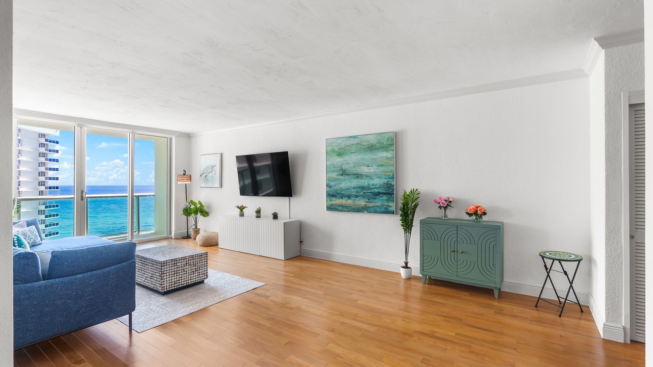 Photo of Livingroom in Hollywood South Central Beach