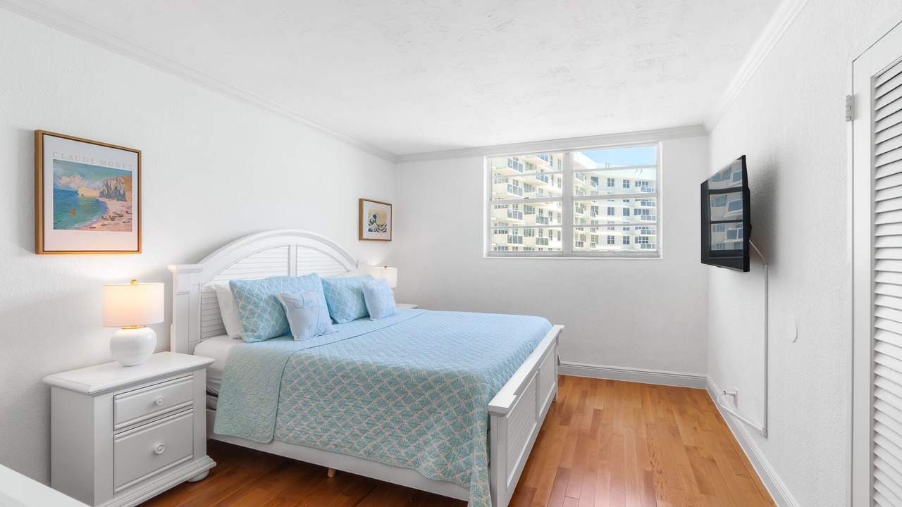 Photo of Bedroom in Hollywood South Central Beach