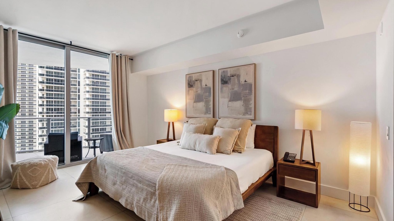 Photo of Bedroom in Hollywood South Central Beach