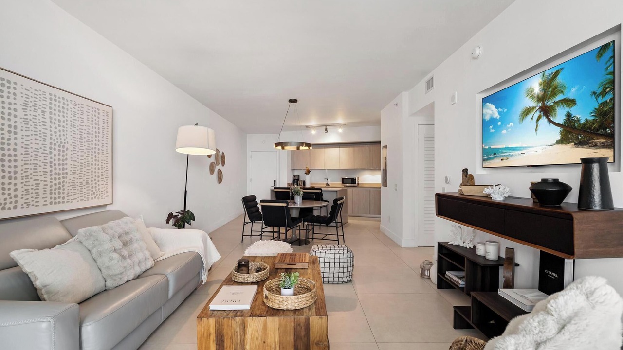 Photo of Livingroom in Hollywood South Central Beach