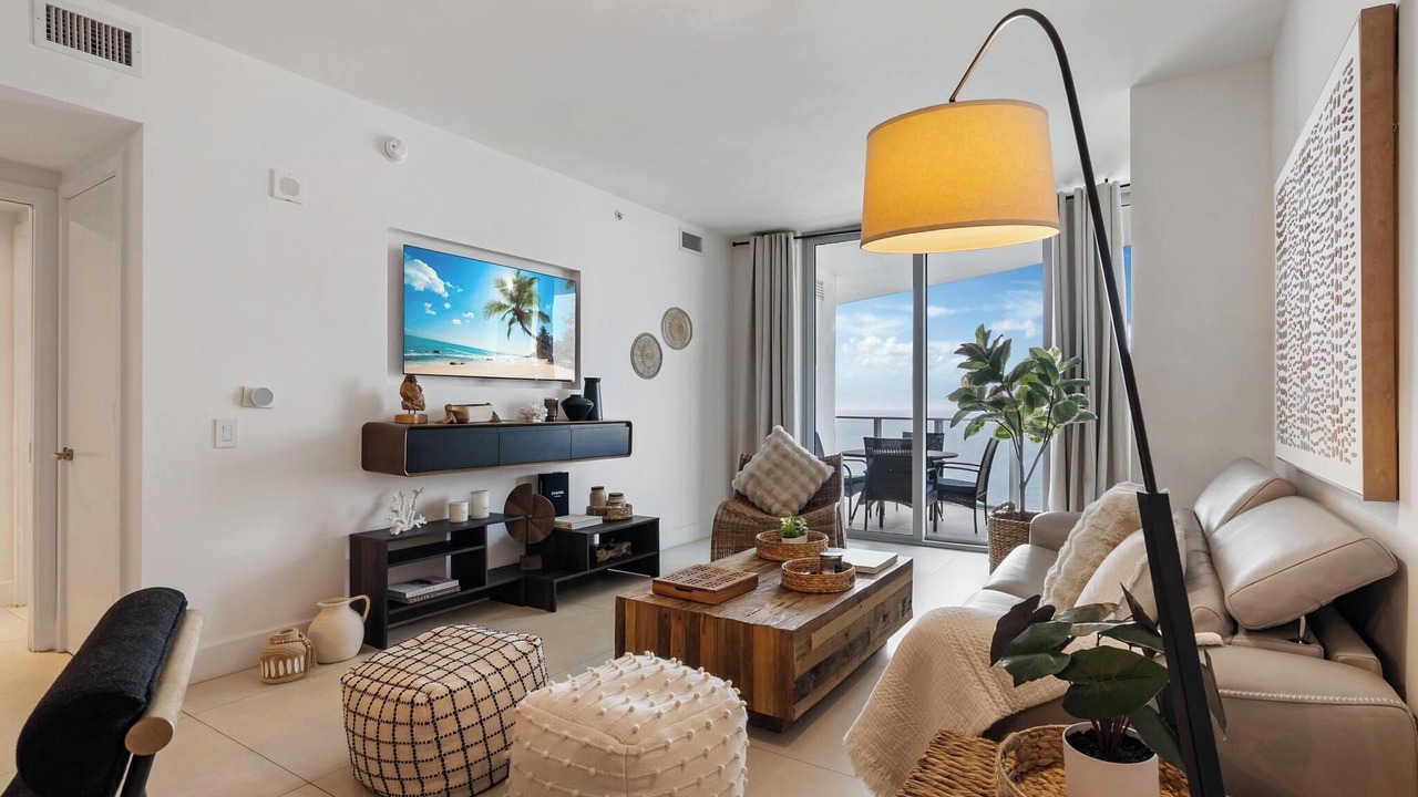 Photo of Livingroom in Hollywood South Central Beach