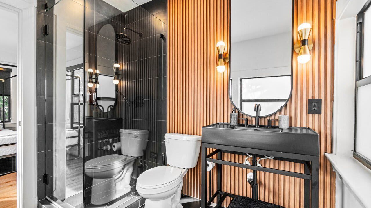 Photo of Bathroom in Flamingo Parks