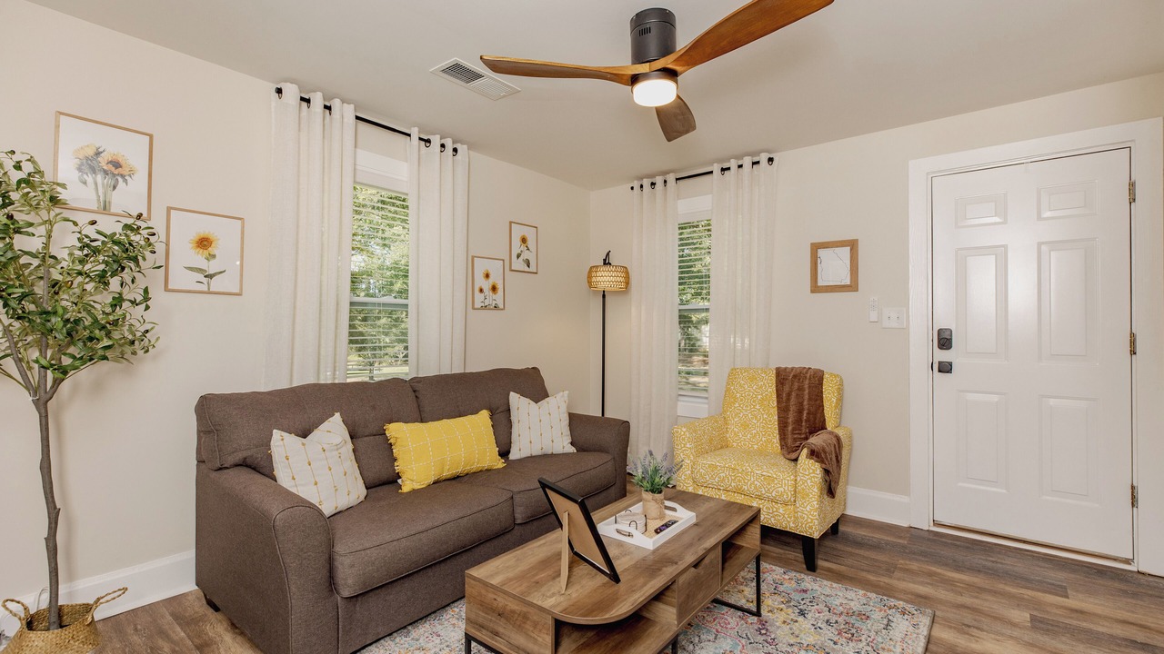 Photo of Livingroom in Perry