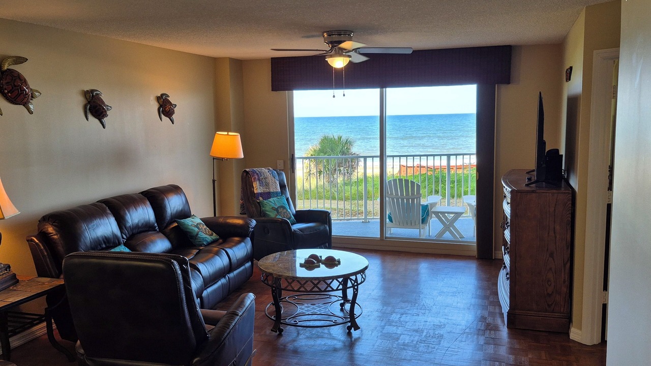 Photo of Livingroom in Ormond Beach Manors