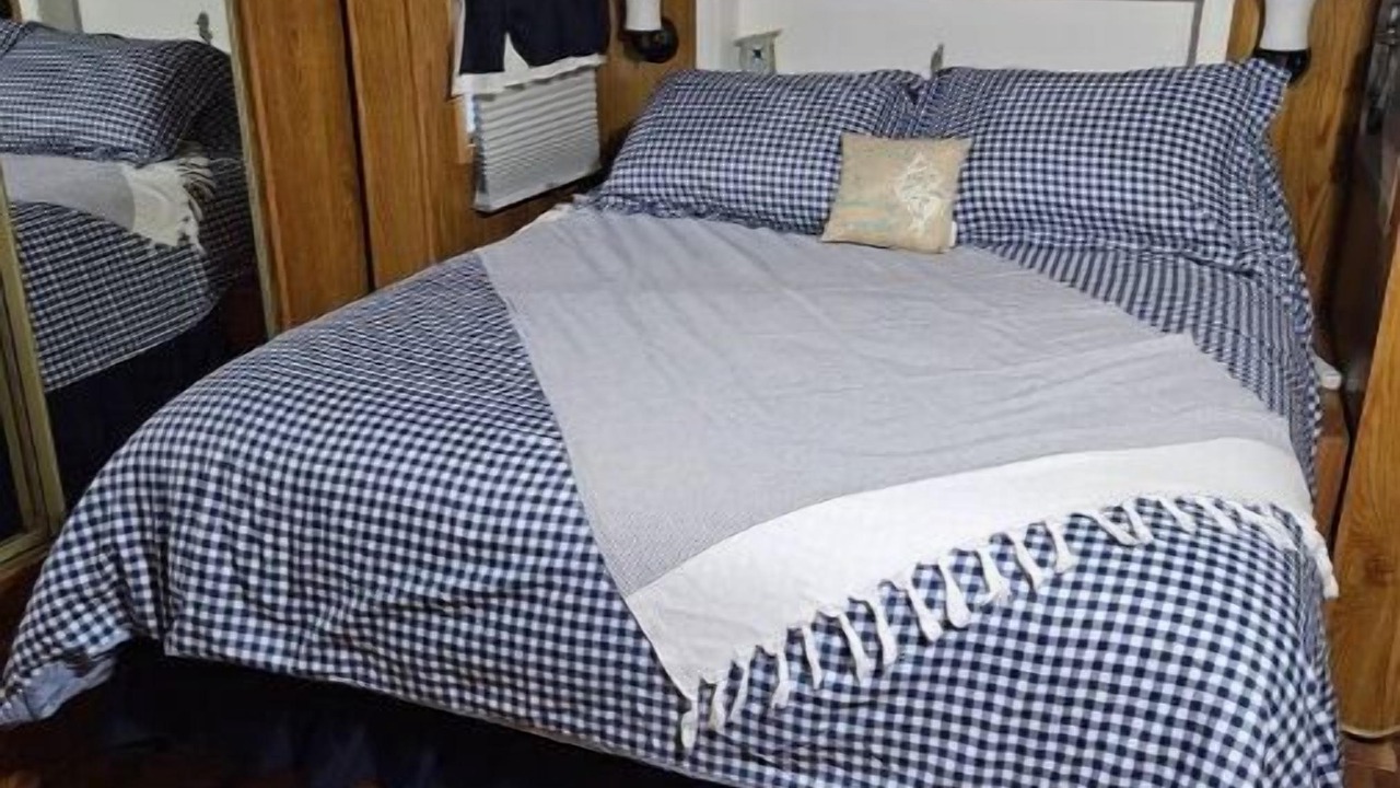 Photo of Bedroom in Winston Waterways