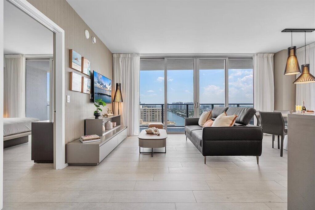 Photo of Livingroom in Hollywood South Central Beach