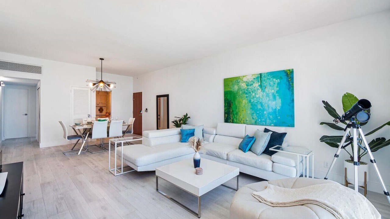 Photo of Livingroom in Hollywood South Central Beach