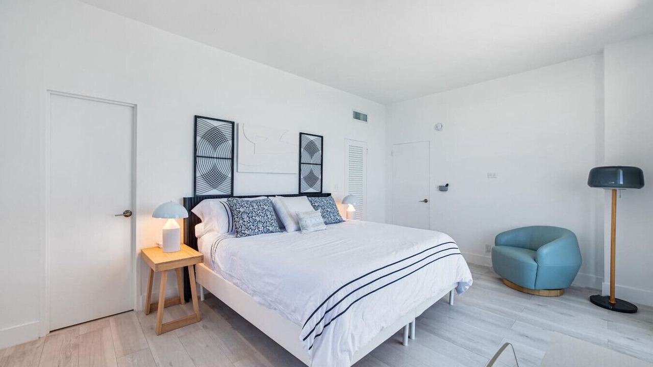 Photo of Bedroom in Hollywood South Central Beach