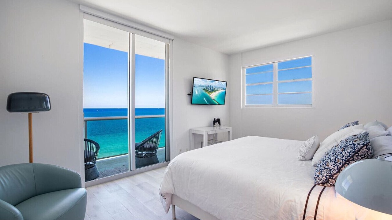Photo of Bedroom in Hollywood South Central Beach