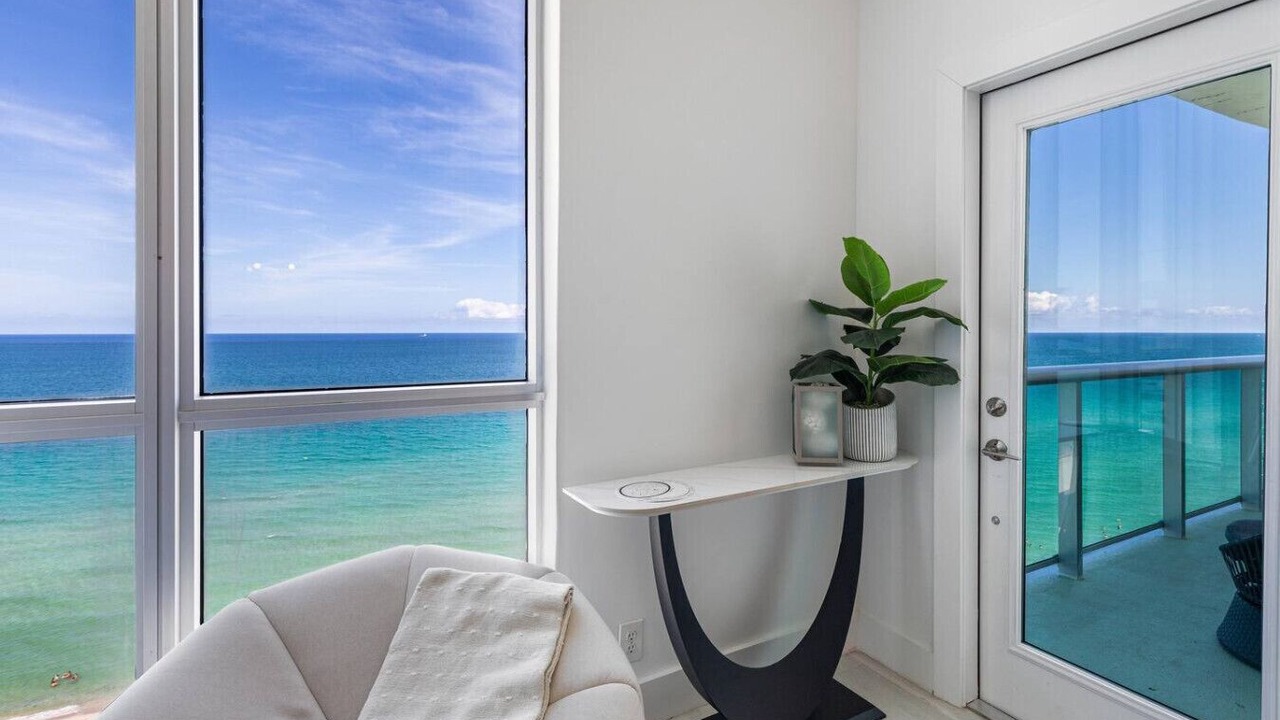 Photo of Livingroom in Hollywood South Central Beach