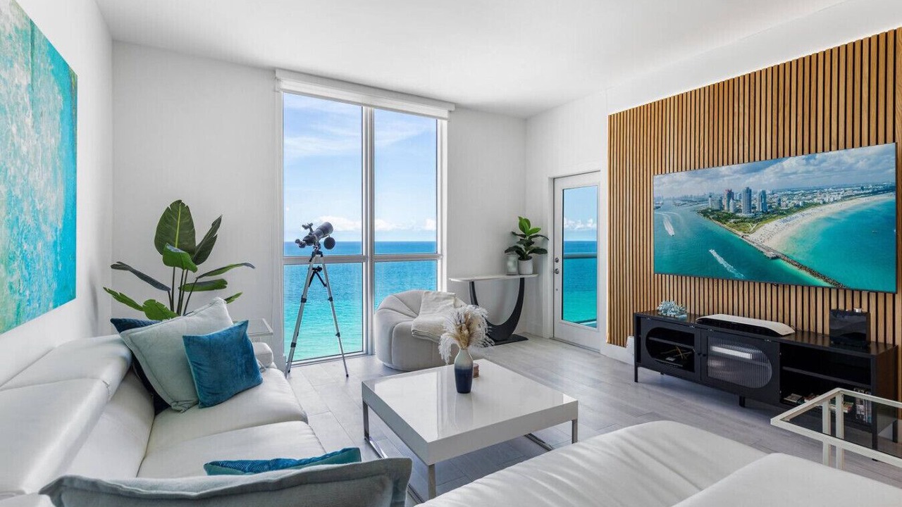 Photo of Livingroom in Hollywood South Central Beach