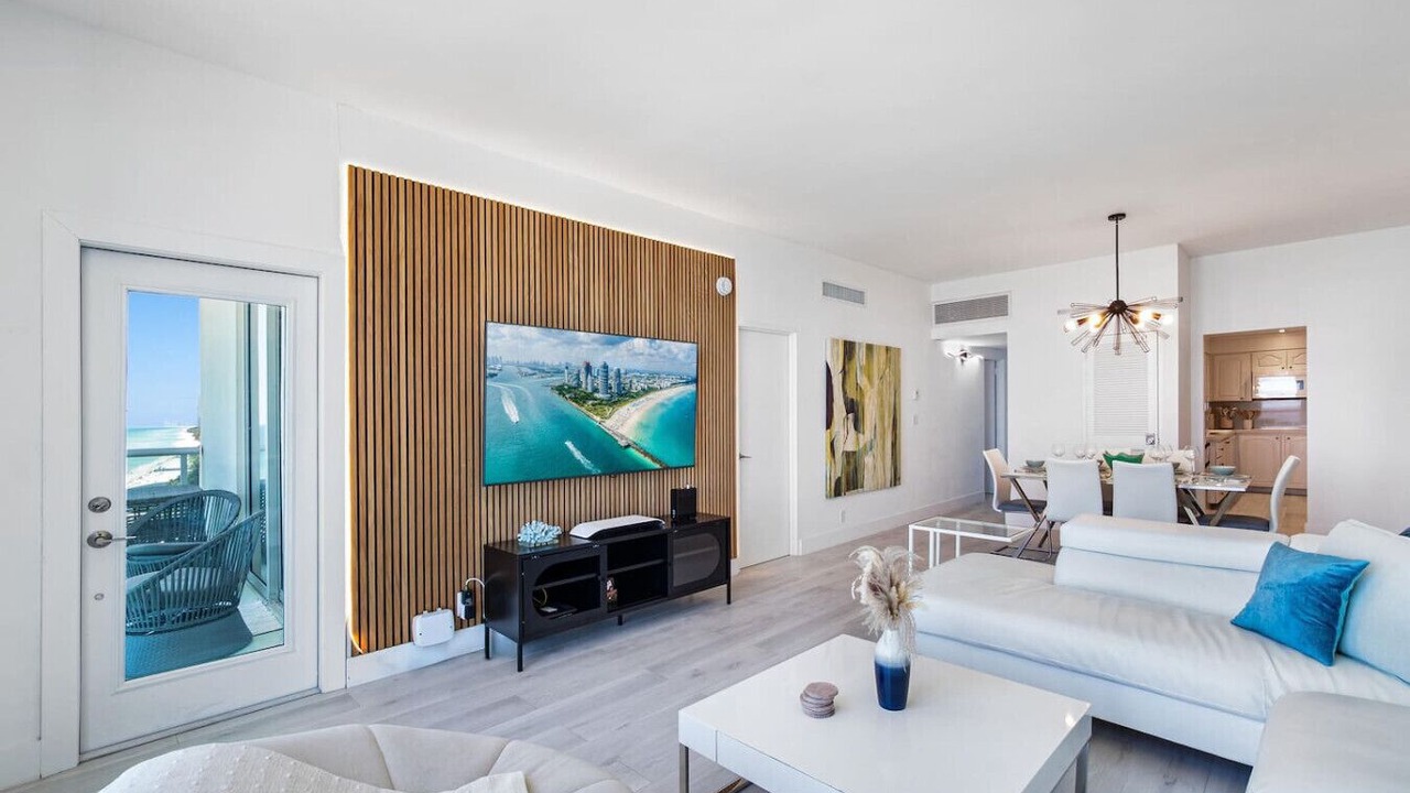 Photo of Livingroom in Hollywood South Central Beach