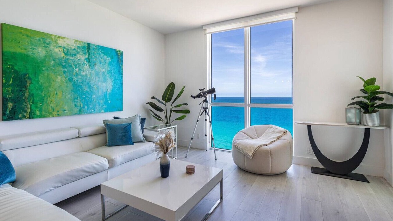 Photo of Livingroom in Hollywood South Central Beach