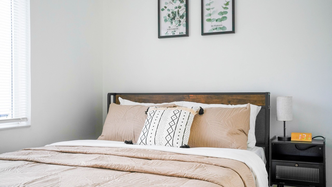 Photo of Bedroom in Old Northwood Historic District