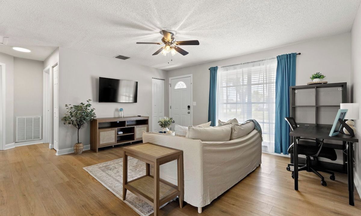 Photo of Livingroom in Seven Springs Homes