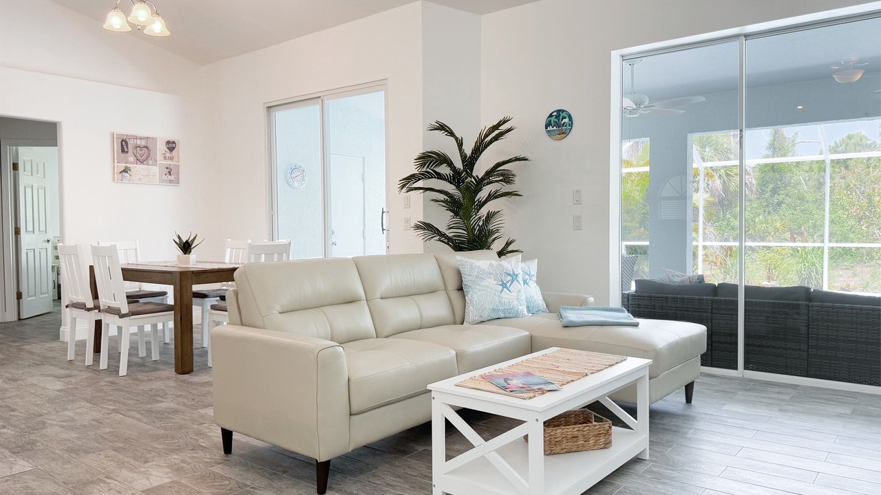 Photo of Livingroom in Englewood East