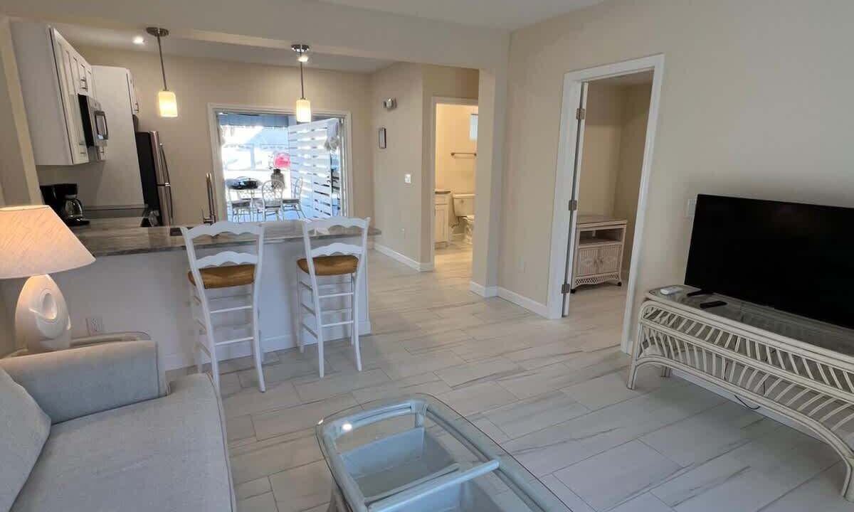 Photo of Livingroom in Mid Island