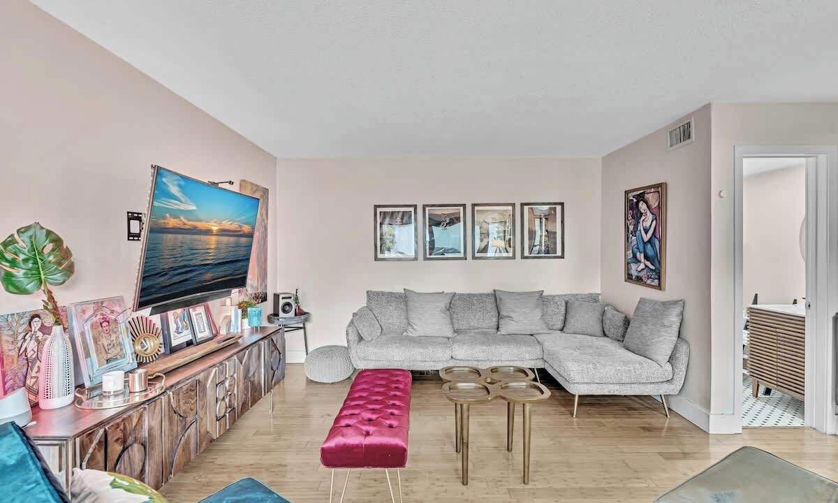 Photo of Livingroom in Coconut Grove