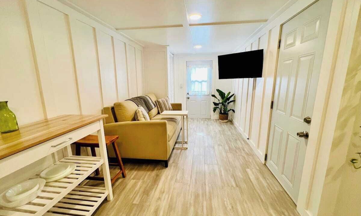 Photo of Livingroom in Bearss Plaza