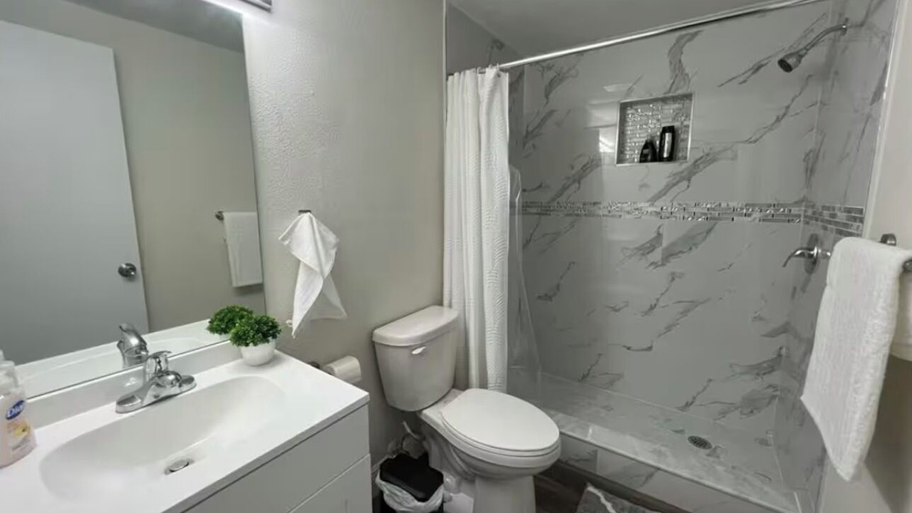 Photo of Bathroom in Pinecrest West Park