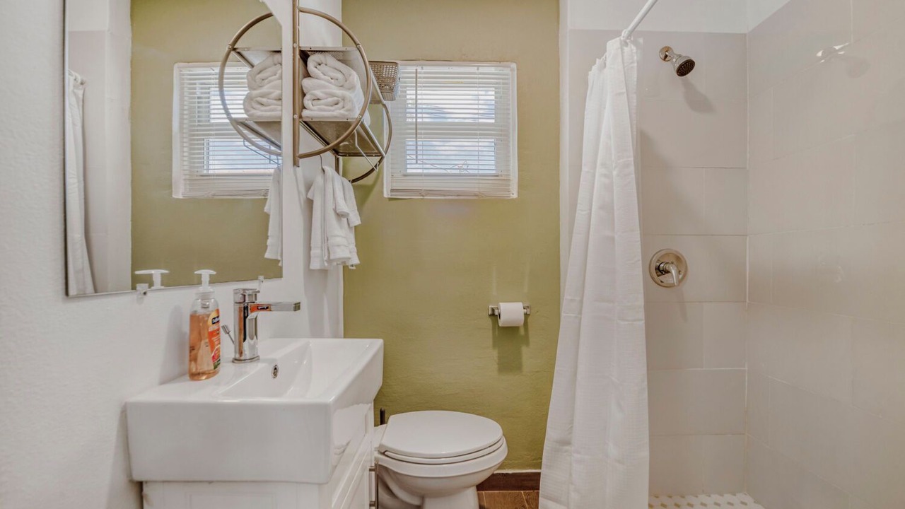 Photo of Bathroom in Tropic