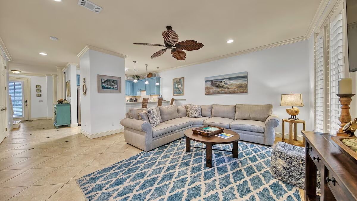 Photo of Livingroom in Gulf Place