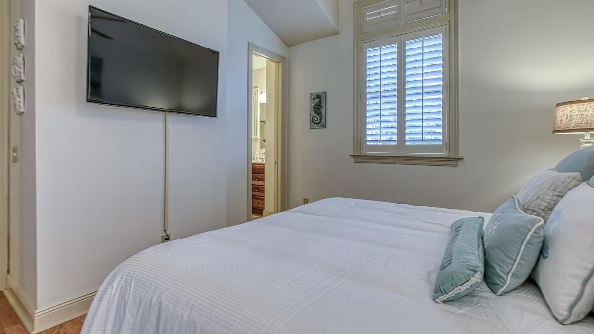 Photo of Bedroom in Gulf Place