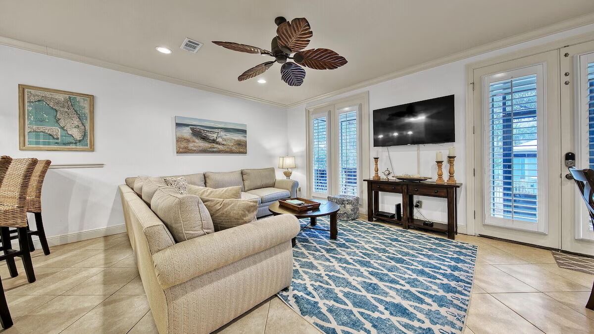 Photo of Livingroom in Gulf Place