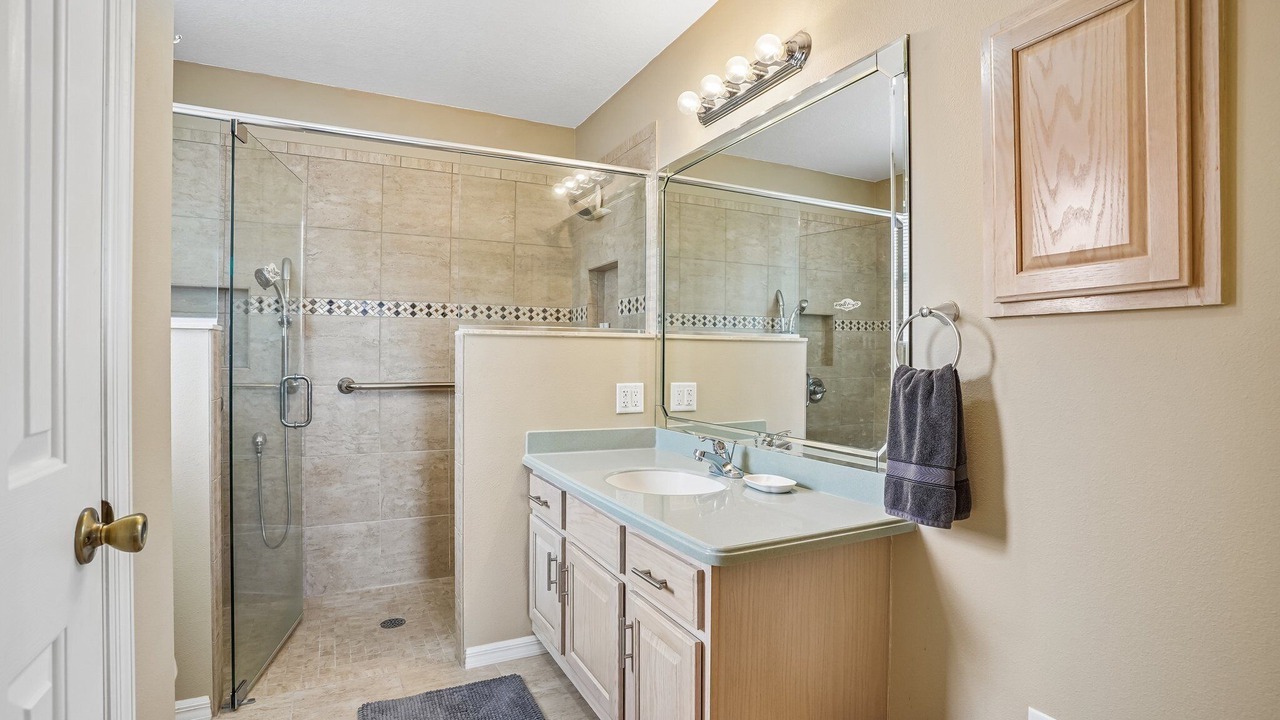 Photo of Bathroom in De La Vista