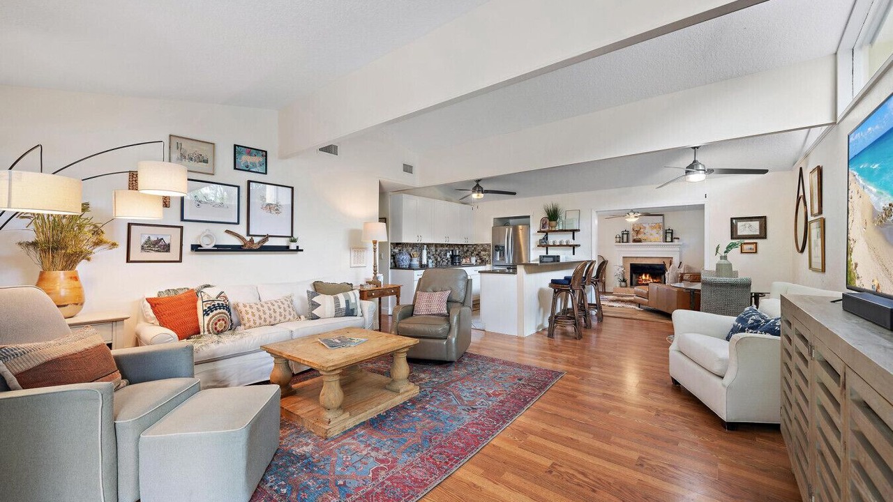 Photo of Livingroom in Yacht Club Estates