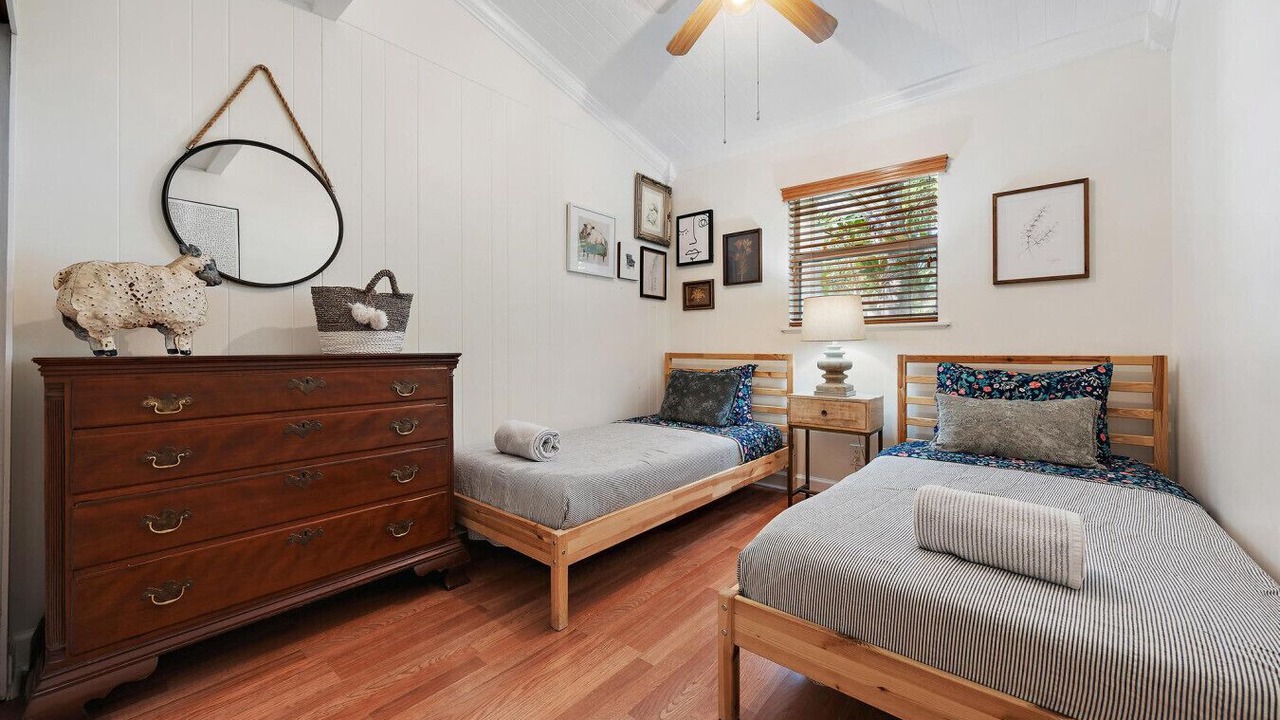 Photo of Bedroom in Yacht Club Estates
