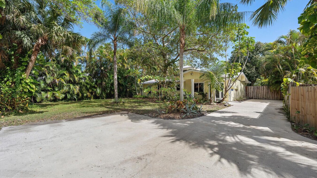 Photo of Outdoor in Yacht Club Estates