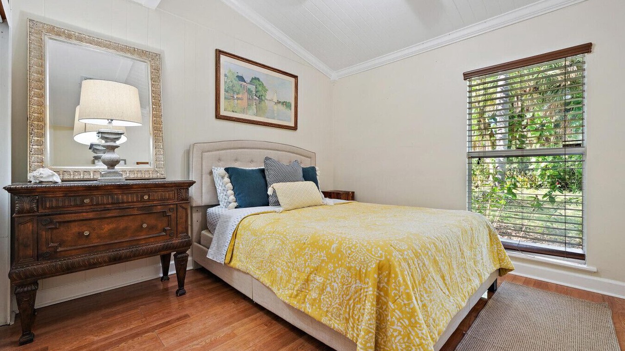 Photo of Bedroom in Yacht Club Estates