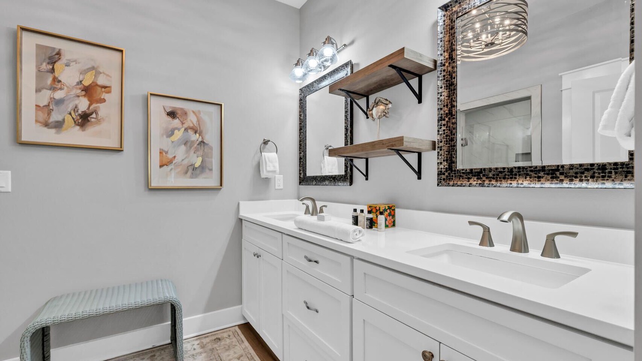 Photo of Bathroom in Gulfview Heights